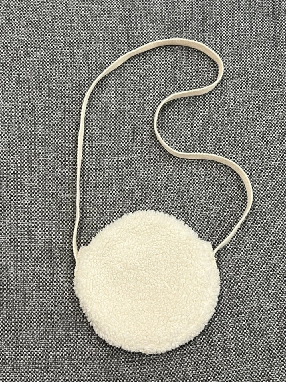 Samansa Mos2 Lagom x Hello Kitty Cream Round Crossbody Bag